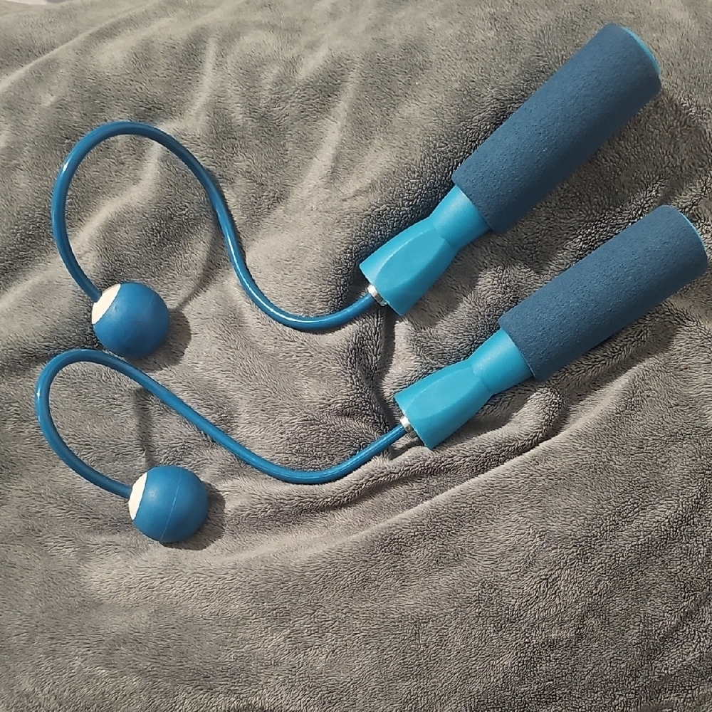 Sleek Blue Jump Rope - Picture 2 of 2